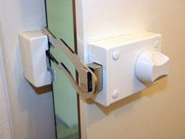 Sperrriegel an Wohnungstür