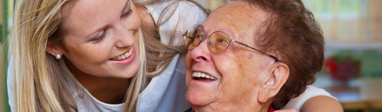 Diese Großmutter in Berlin überlegt, wie sie Ihrer Enkelin ihren Nachlass vererben kann, damit die Enkelin erbt