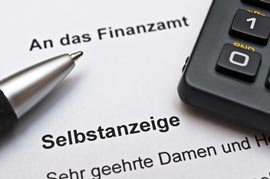 Bei Selbstanzeigen an das Finanzamt muss viel bedacht werden, Anwälte für Steuerstrafrecht unterstützen dabei