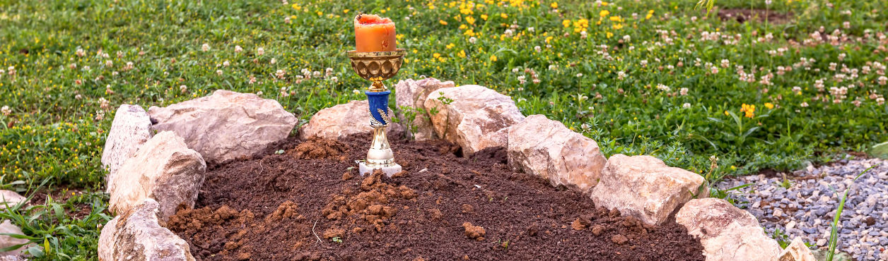 Hundegrab auf dem Tierfriedhof